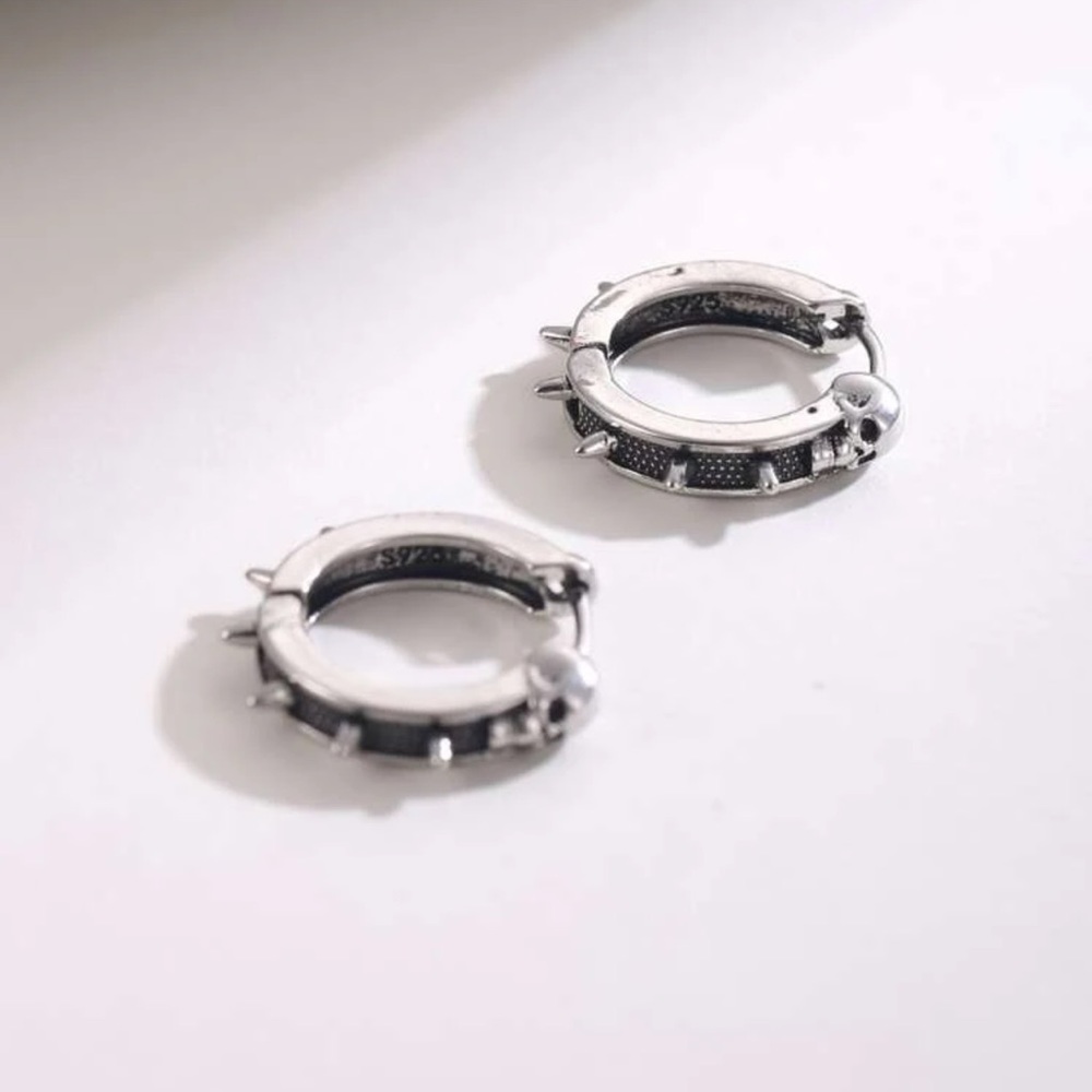 💀 Awesome Rustic Style Skeleton Skull Spiked Hoop Earrings 💀 - Picture 4 of 5